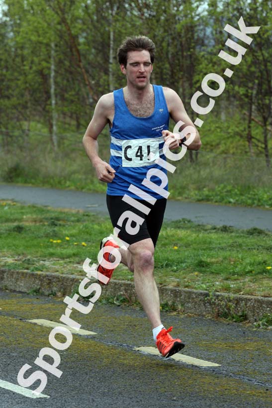 Senior mens relay, Elswick Good Friday Road Races. Photo: David T. Hewitson/Sports for All Pics